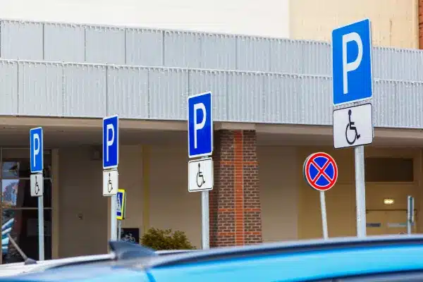 Parking Lot Sign Installation company near me in Kissimmee FL